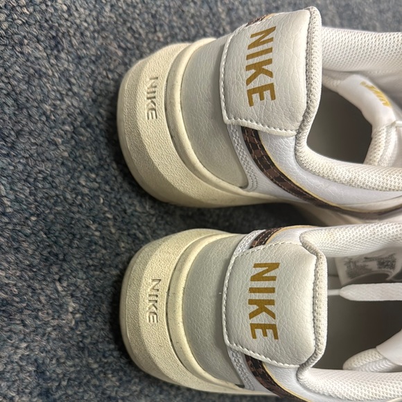 Nike Women’s Air Force White w/ Leopard - Size 9 - Picture 4 of 5